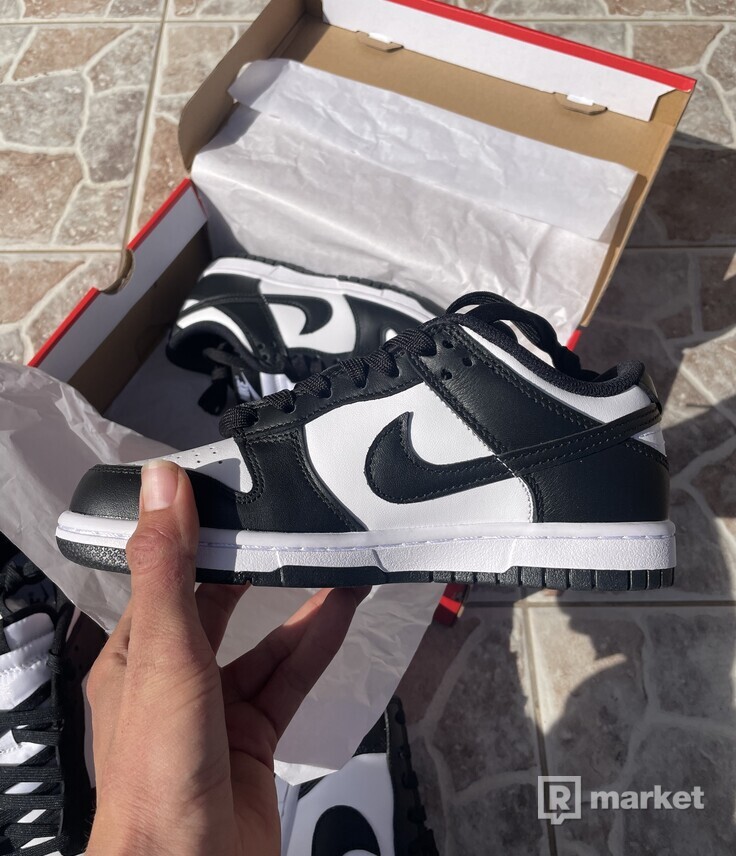 NIKE DUNK LOW BLACK AND WHITE