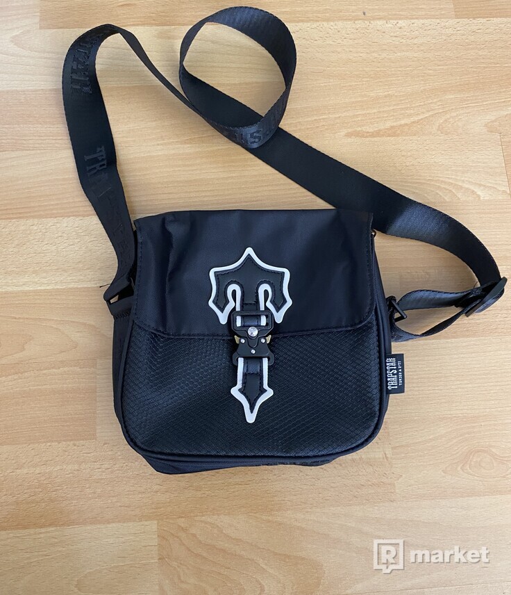 Irongate T Cross-Body Bag-black
