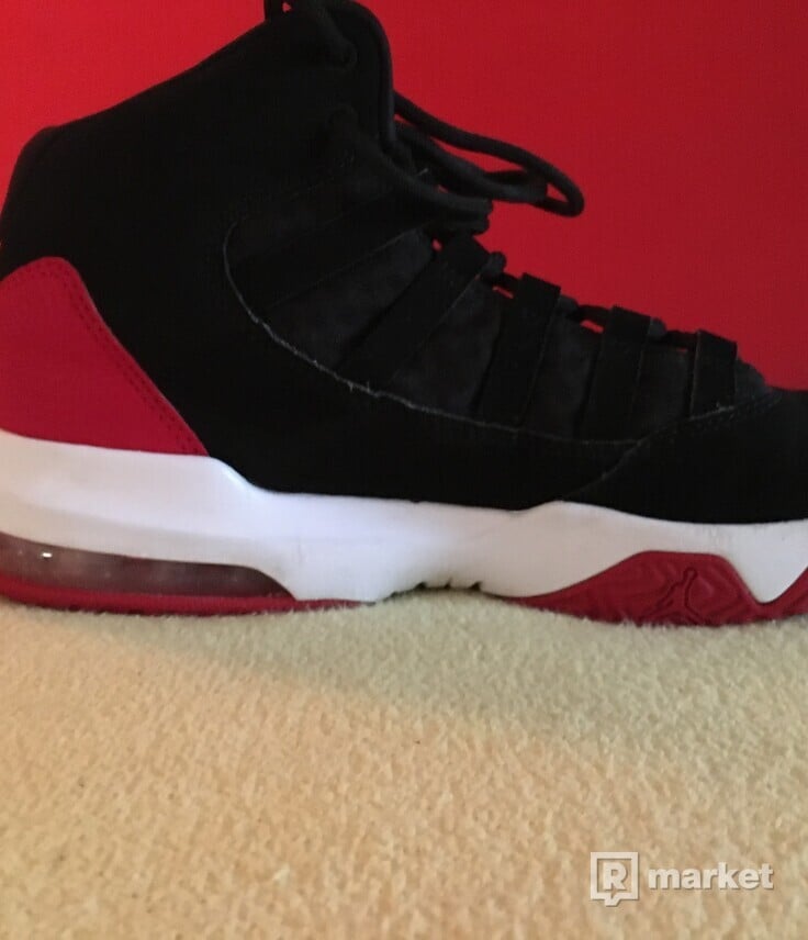Nike Jordan max aura