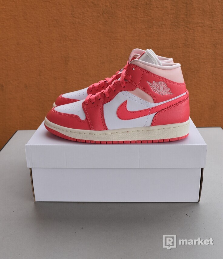 Nike Air Jordan 1 Mid Strawberries and Cream