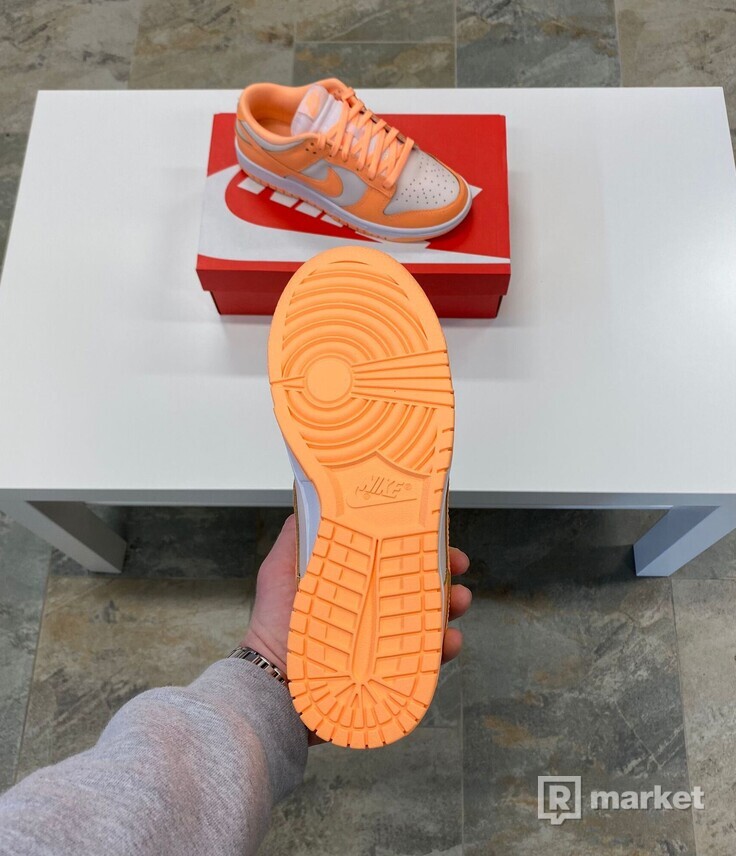 Nike Dunk Low (W) "Peach Cream"