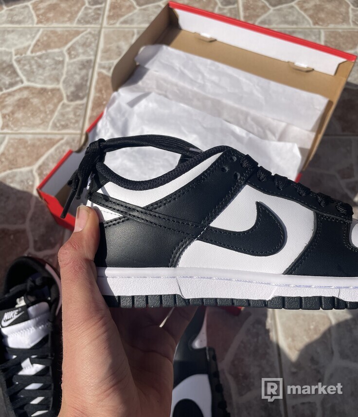 NIKE DUNK LOW BLACK AND WHITE