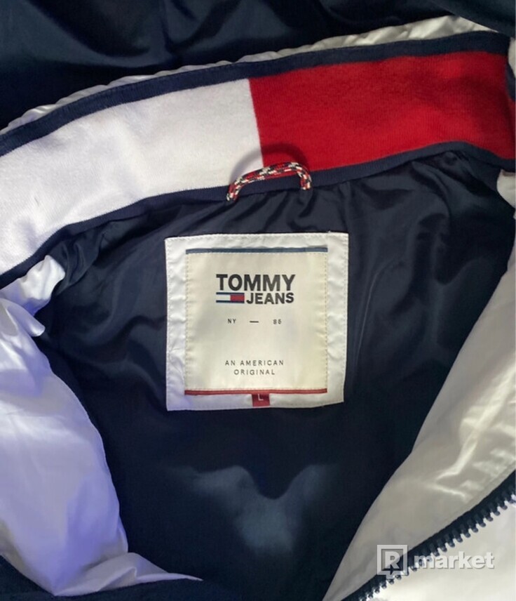 Tommy Hilfiger biela zimná bunda