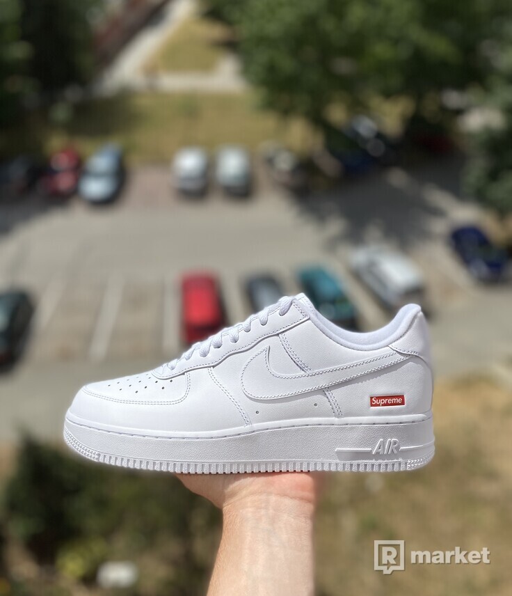 Nike air force 1 low supreme white