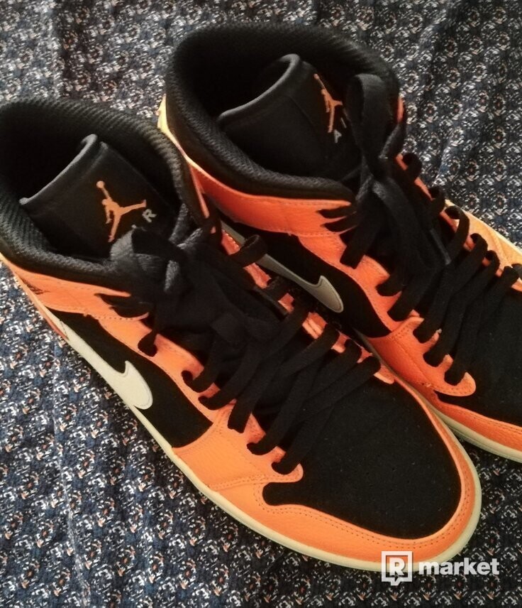 Nike Air Jordan 1 Mid AJ1 Black/Orange