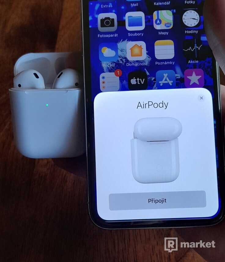 Apple Airpods 2.generace stav 10/10 s bezdrátovým nabíjením