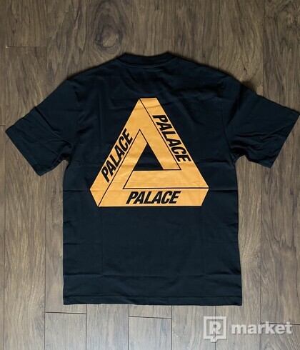 Palace Tri-To-Help Tee L