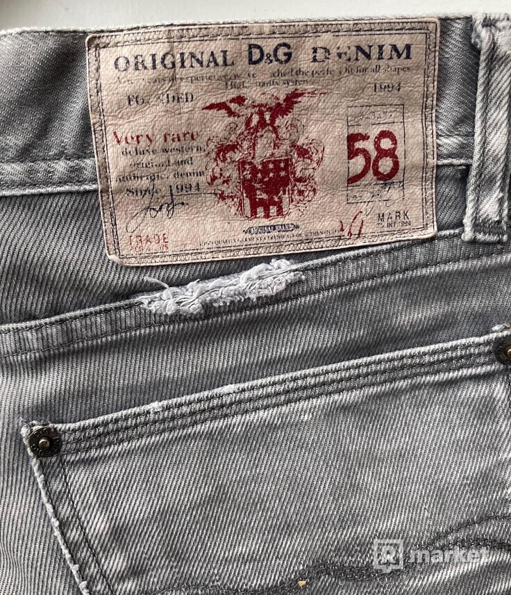 Dolce & Gabbana jeans size 28 fits 29-30