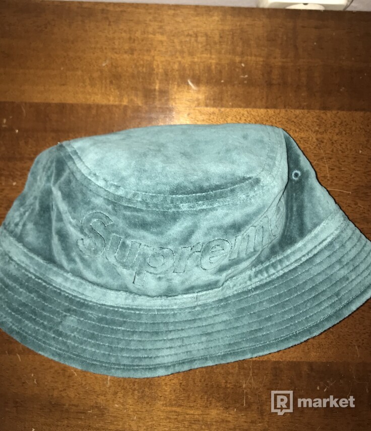 Supreme x Lacoste Velour Bucket Hat 