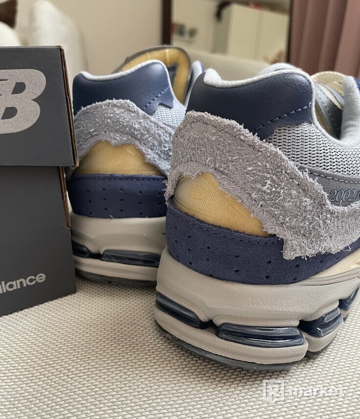 New Balance Protection Pack 2002r