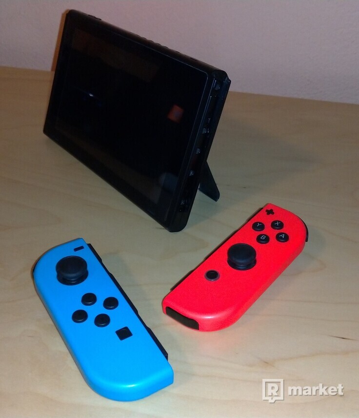 Nintendo Switch – Neon Red & Blue Joy-Con + Hry, púzdro