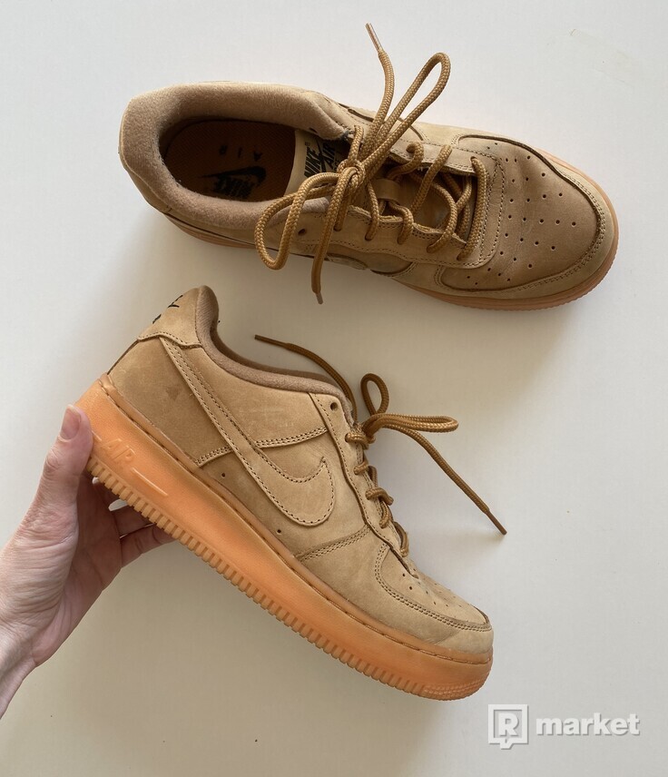 Nike Air Force 1 low flax