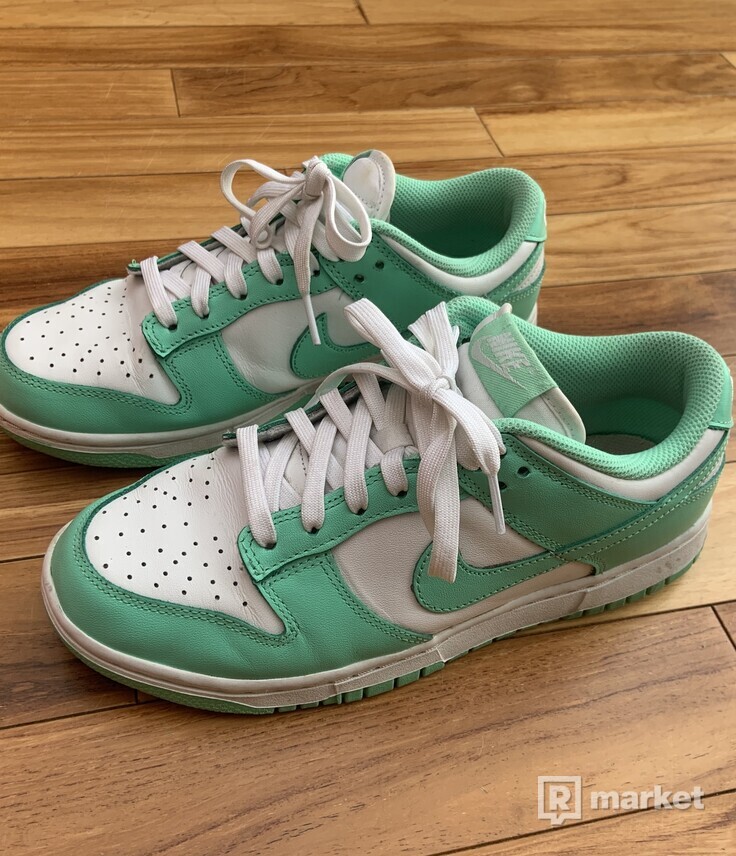 Nike dunk low green glow