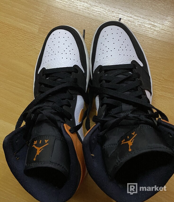 Nike Air Jordan 1 mid black orange white