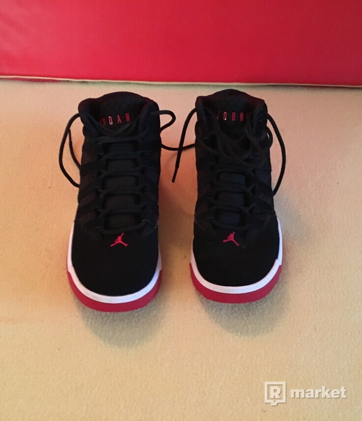 Nike Jordan max aura