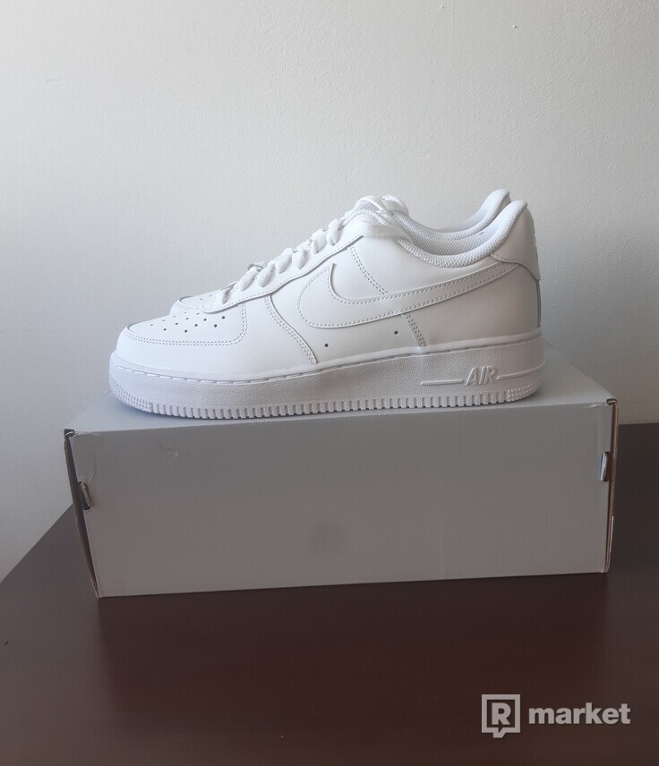 Nike Air Force 1 all-white