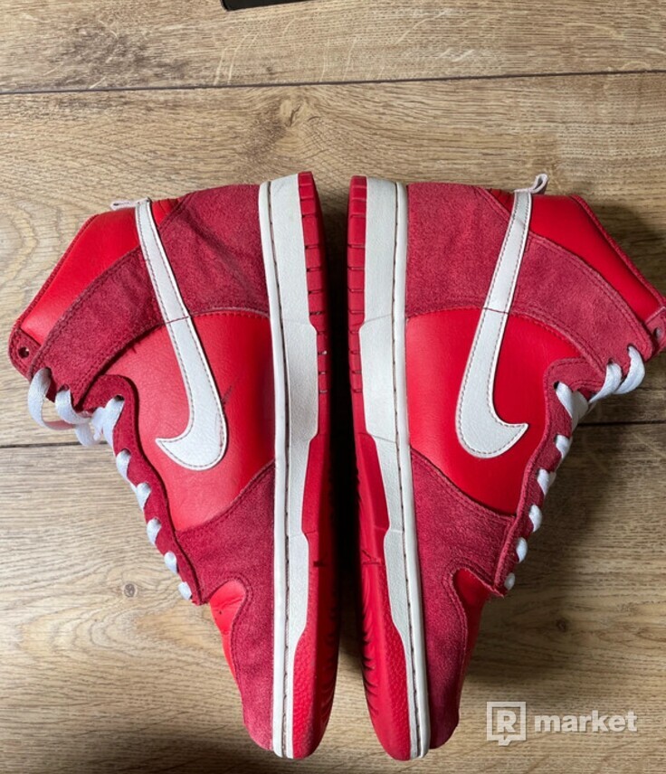 Nike SB Dunk High First Use Red
