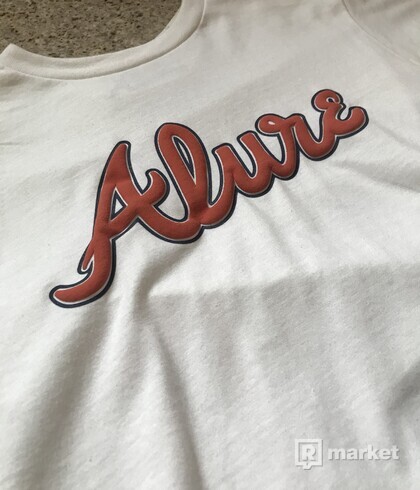 Alure x Section tee