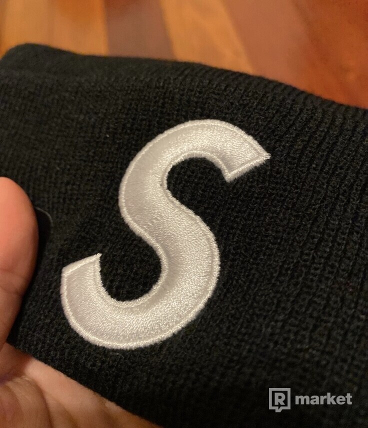 Supreme S logo beanie