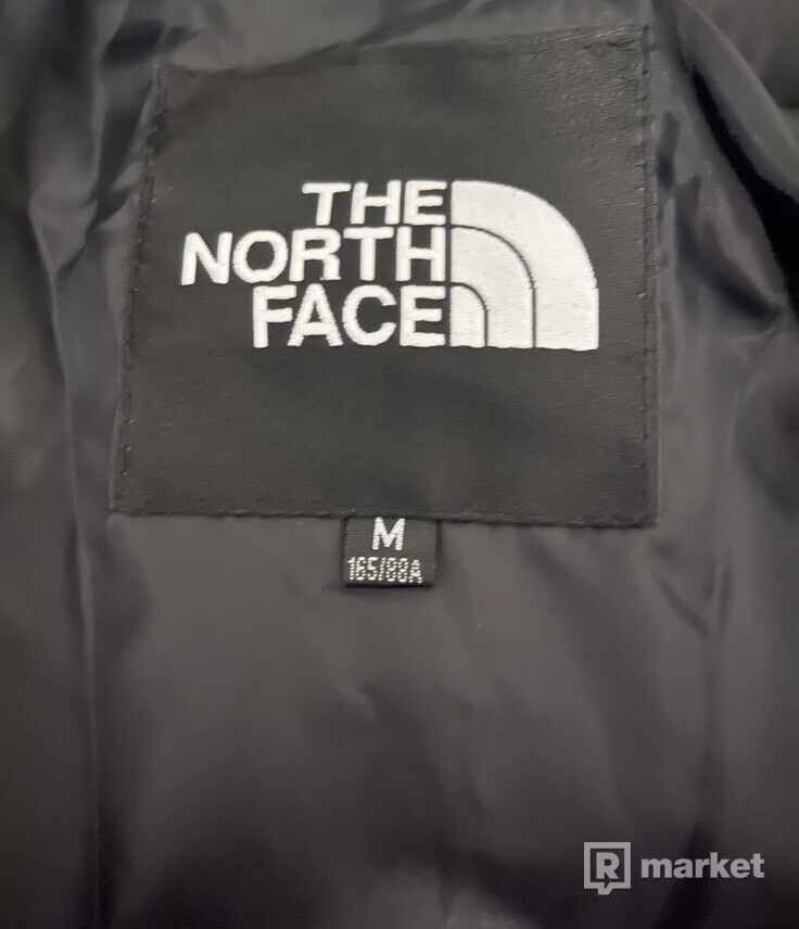 The north face bunda 700 čierna  Velkost M(fitne to kľudne aj niekto menší čo nosí s,xs) Cena 149€