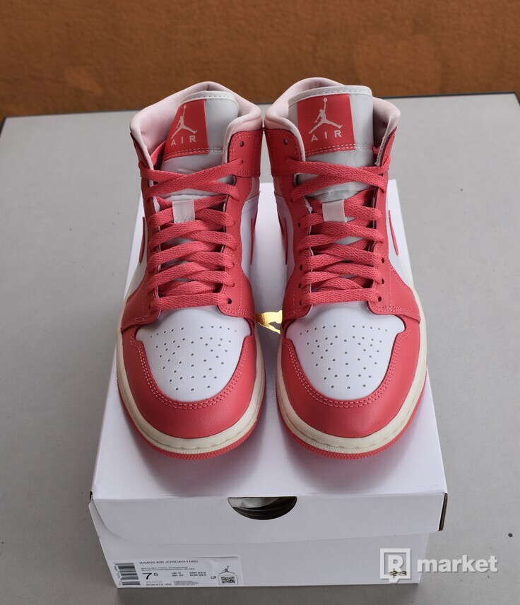 Nike Air Jordan 1 Mid Strawberries and Cream
