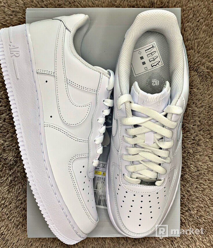 NIKE AIR FORCE 1  LOW WHITE