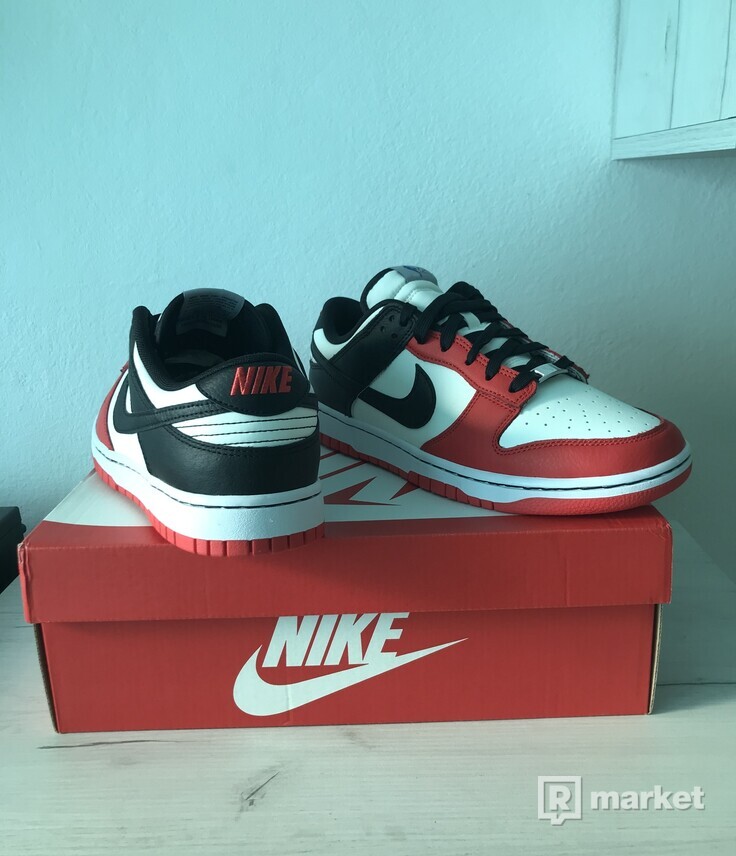 Nike dunk low chicago