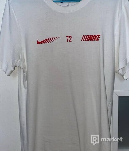 Nike white tee /72/