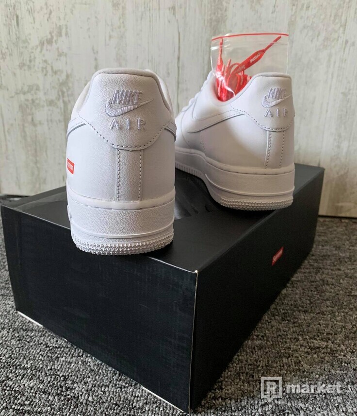 Nike Air Force 1 x Supreme White (US 8,5)