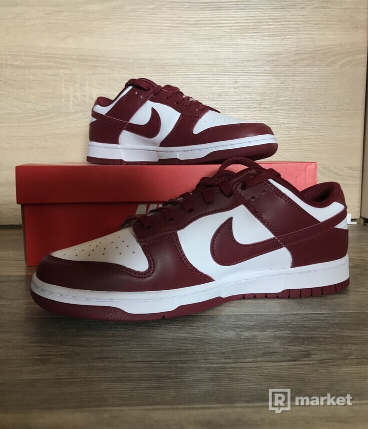 Nike dunk low team red