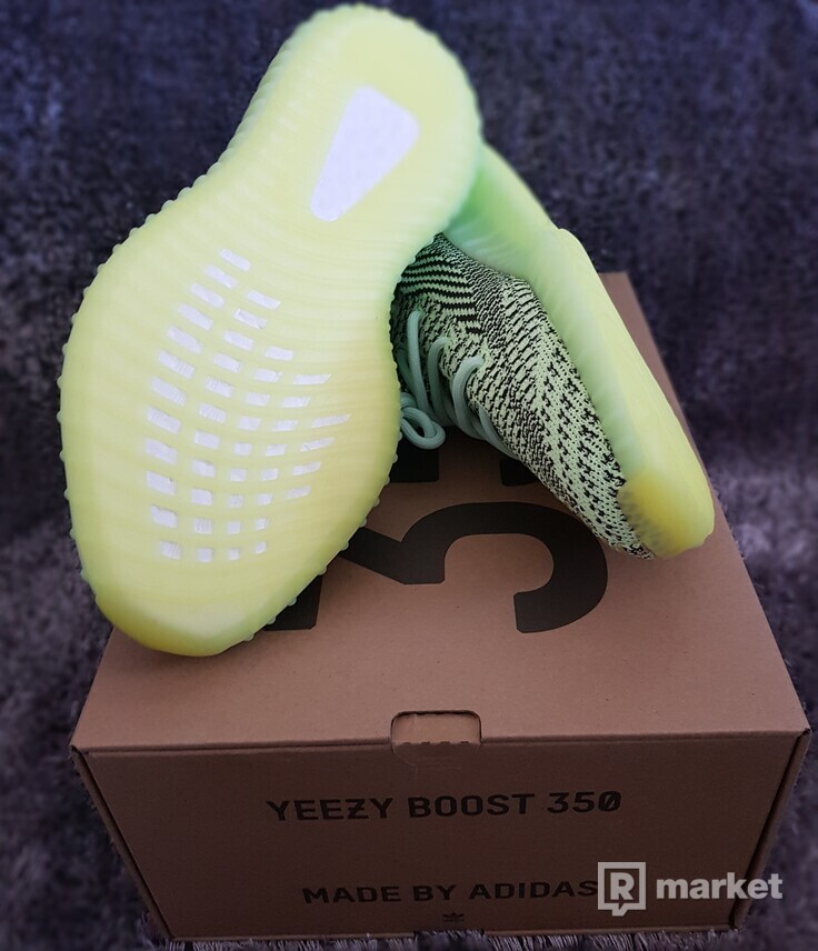Adidas Yeezy boost 350 V2 yeezreel