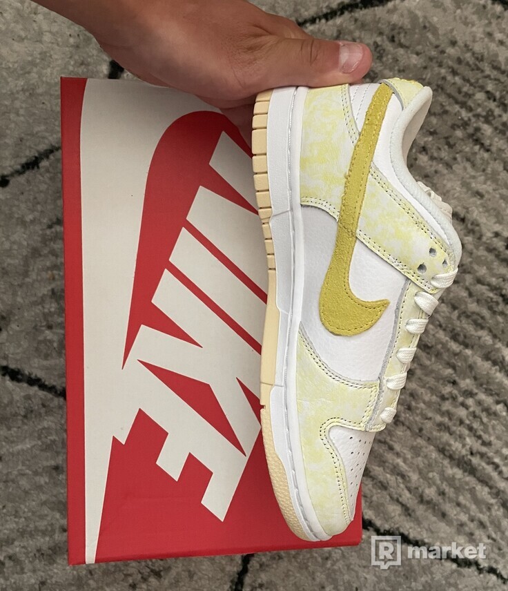 Nike Dunk low Yellow Strike