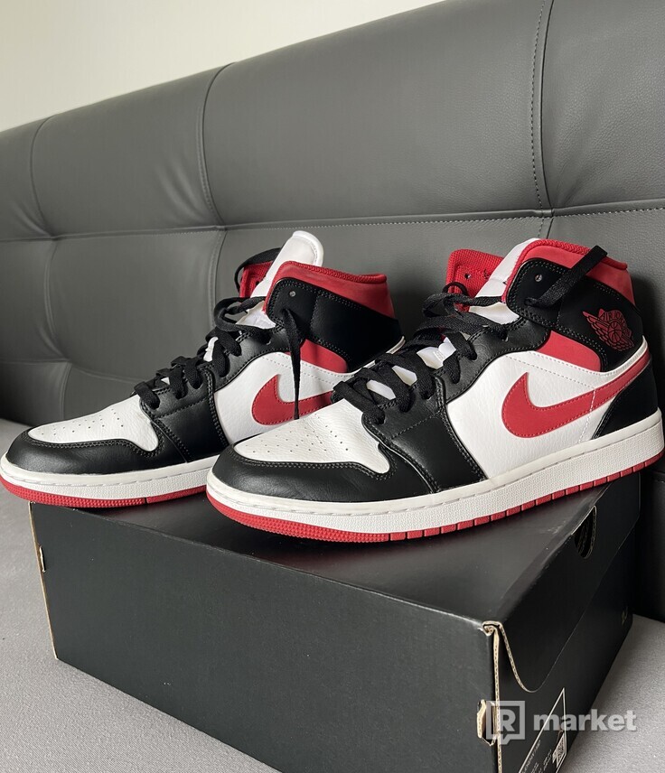 Air Jordan 1 Mid” Black Gym Red