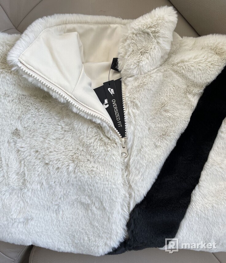 Nike Sportswear Faux Fur White zimná bunda S