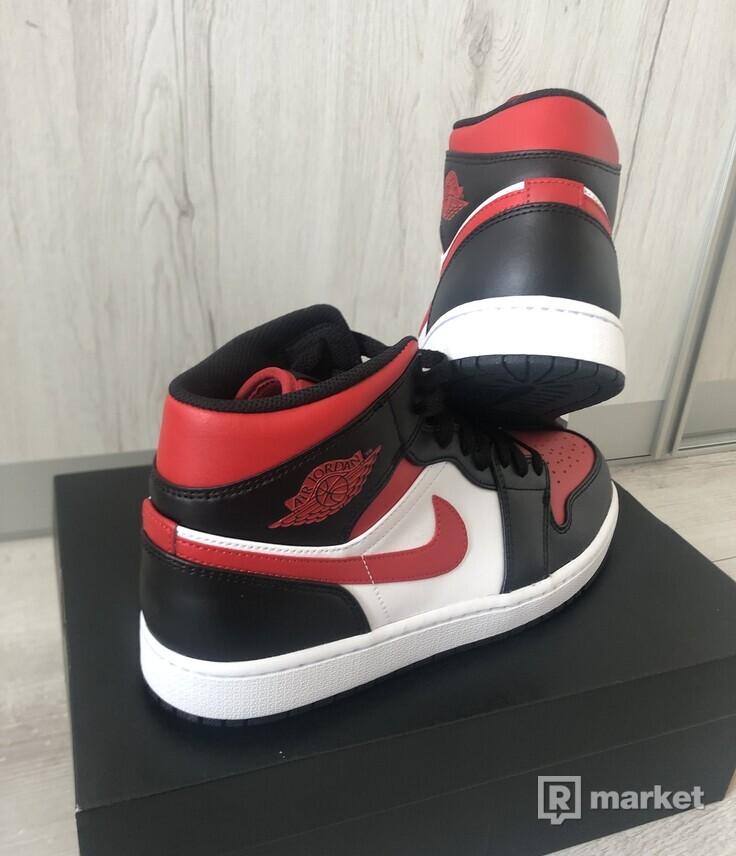 Nike Air Jordan 1 mid