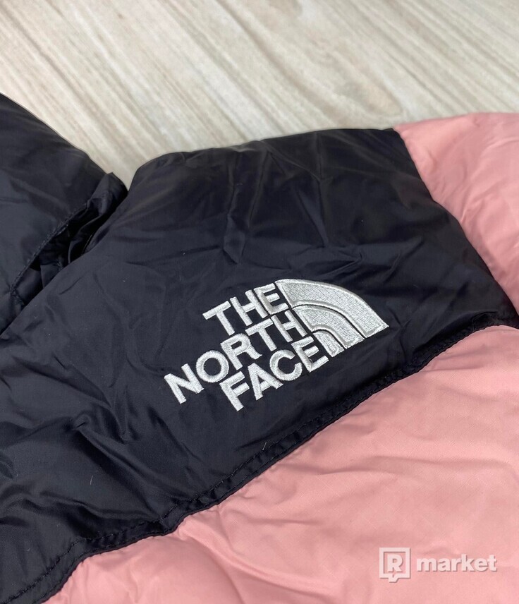 The North Face 700 nuptse