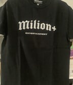 Milion+ tričko (merch)