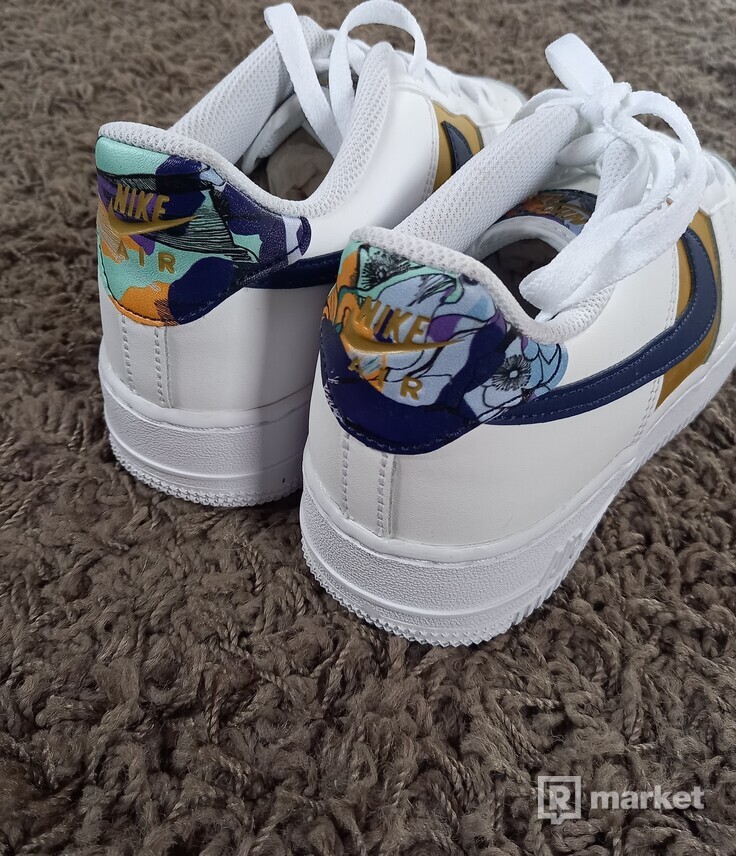 Nike Air Force 1 Low LV8 White Floral