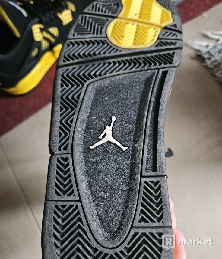 Air Jordan 4 Thunder