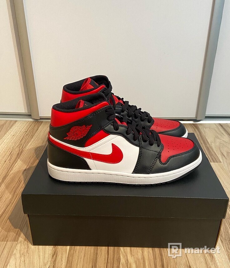 Nike Air Jordan 1 Mid Black/Fire Red