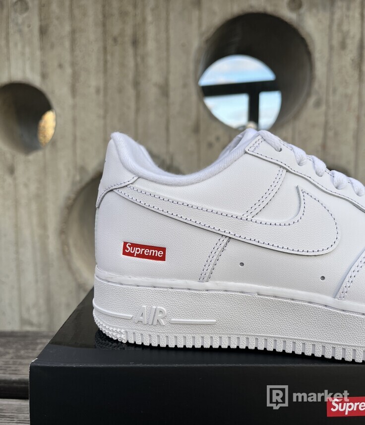 Air Force 1 Low x Supreme White
