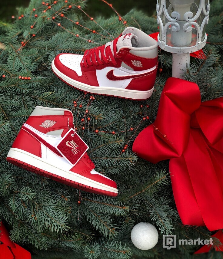 Nike Jordan 1 High Varsity Red
