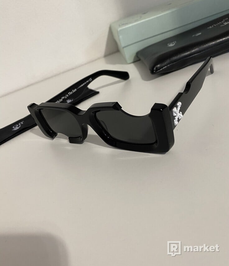 Off White Cut-Out Sunglasses