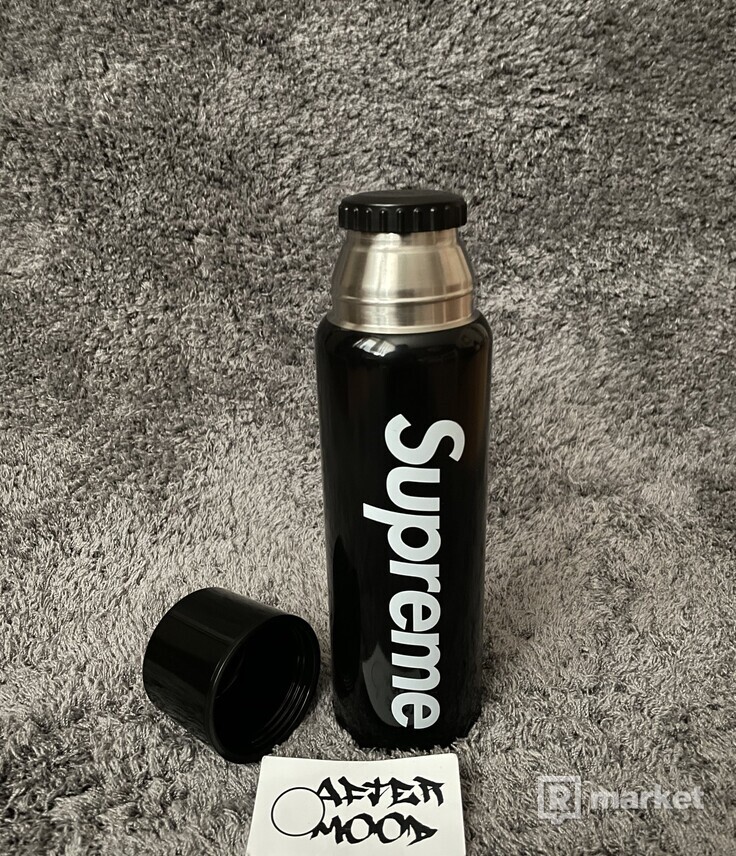 Supreme SIGG Vacuum Insulated bottle