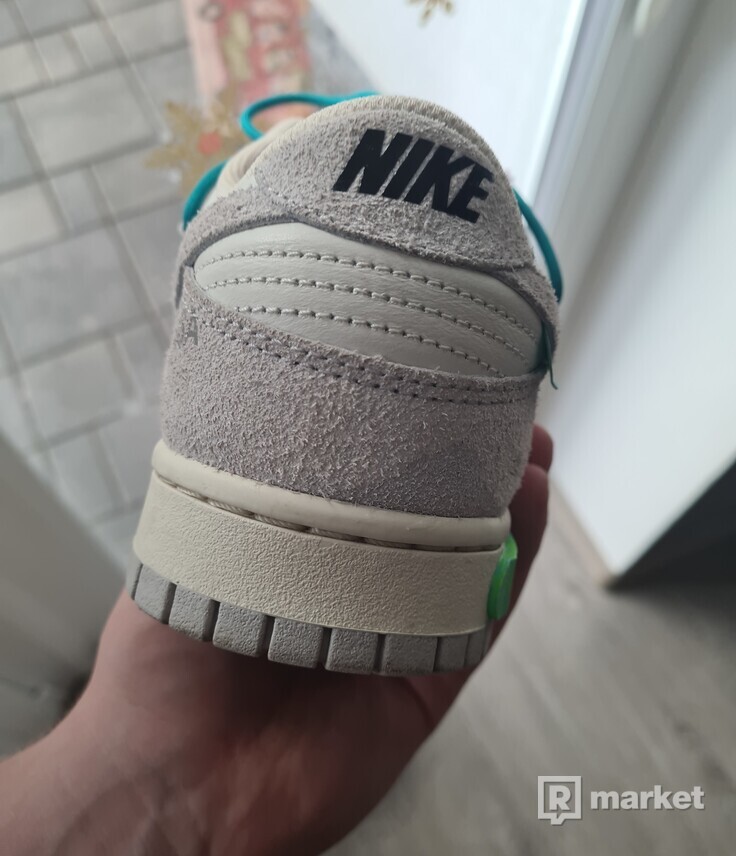 Nike x off white dunk low