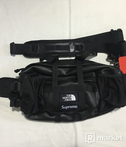 Supreme x The North Face Leather waistbag