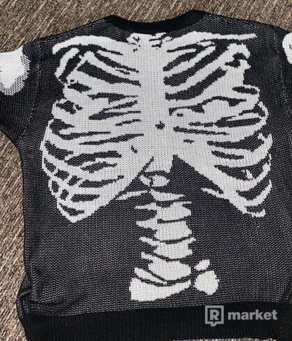 Skeleton sveter