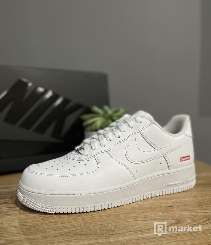 Nike air force 1 supreme white