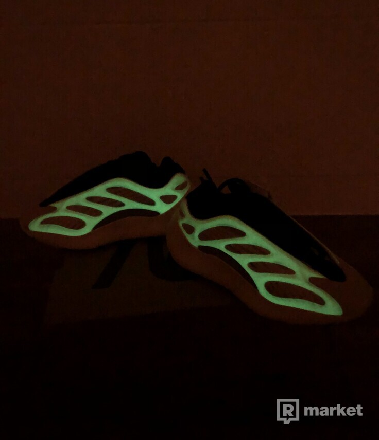 Adidas Yeezy 700 V3 Azeal