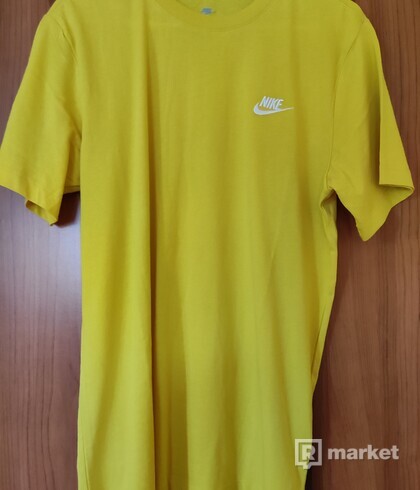 Nike Club Tee Yellow